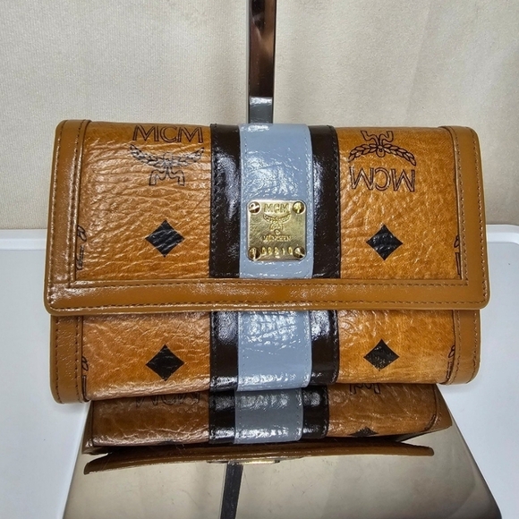 ✨️🩵 MCM Trifold Wallet, Authentic 🩵 ✨️ - Picture 1 of 10